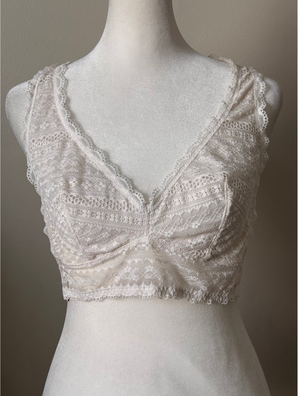 Victoria’s Secret Ivory Lace Bralette L Coquette Racerback Lingerie Top